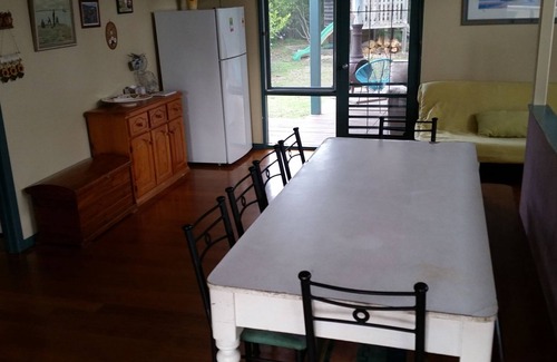 Somers Casa | Casa de playa familiar relajada, playa 100m, NBN WIFI, se admiten perros