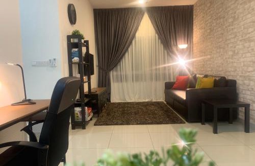 Kajang Apartamento | Relaxed Family Staycation, Pool View w WIFI n Netflix