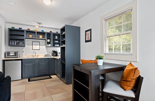 Wilmington Apartamento | Relaxed Garden - 4 miles to Beach!