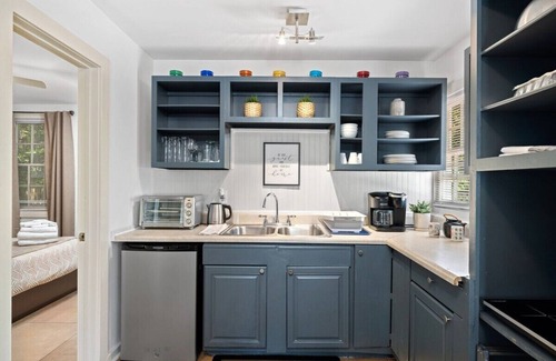 Wilmington Apartamento | Relaxed Garden - 4 miles to Beach!