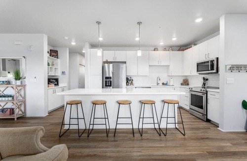 Ewa Apartamento | Relaxed Island Living | Parking, Workspace, AC, WD