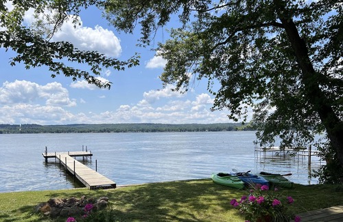 Niobe Casa | Relaxed Lakefront Living