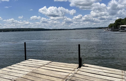 Niobe Casa | Relaxed Lakefront Living
