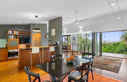 Smithfield Casa | Relaxed Luxury with Stunning Pyramid Views & Private Pool