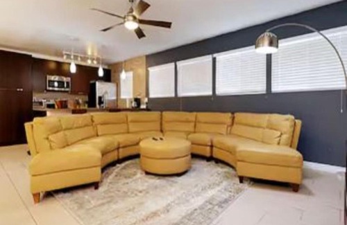 Rancho Oakey Casa | Relaxing 1 Story Villa Hot Tub BBQ By the Strip