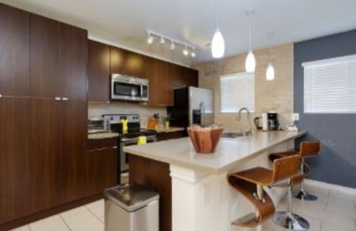 Rancho Oakey Casa | Relaxing 1 Story Villa Hot Tub BBQ By the Strip