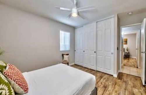 Rancho Oakey Casa | Relaxing 1 Story Villa Hot Tub BBQ By the Strip