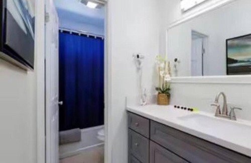 Rancho Oakey Casa | Relaxing 1 Story Villa Hot Tub BBQ By the Strip