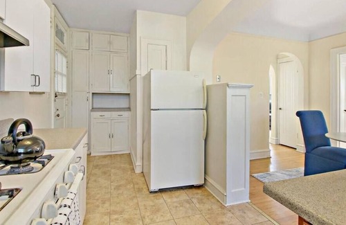 Skokie Apartamento | Relaxing 1BR Apt in Downtown Skokie