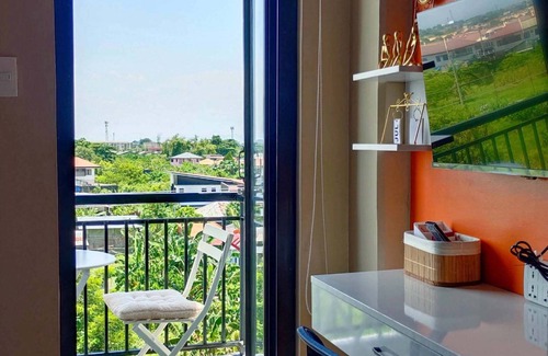 Basak Apartamento | Relaxing 1BR w/ Balcony + Sofa Bed/Free Pool & Gym/ 20 Mins to Beach.
