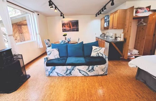Volcano Apartamento | Relaxing 2-bedroom Lodge in Volcano with Hot Tub