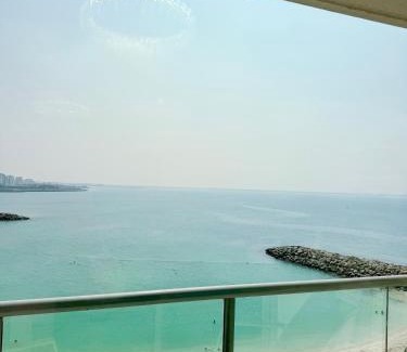 Ras Al Khaimah Apartamento | Relaxing 2-Bedroom Stay by the Sea Pacific Al Marjan