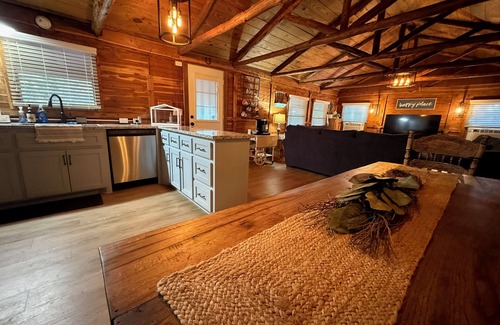 La Grange Cabina | Relaxing 2-bedroom cabin on Lake Jean