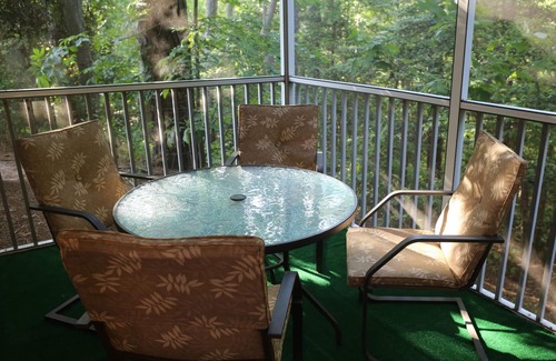 Rehoboth Beach Condominio | Relaxing 2 BR/2 BA Condo with 2 Porches & Pool