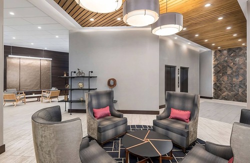 Greenville Downtown Apartamento | Relaxing 2 Queen Bed Stay Near Peace Center! Onsite Gym and Pool Access!