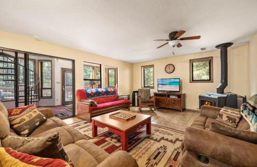 Croft Casa | Relaxing 2BD Cabin in the Sierra