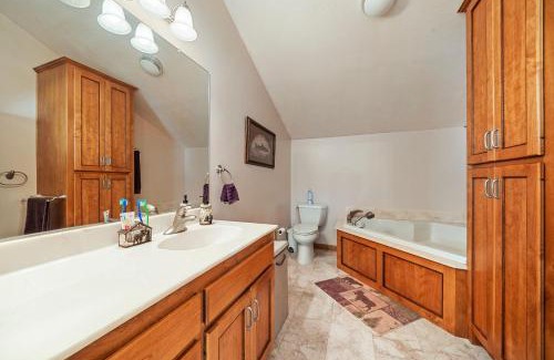Croft Casa | Relaxing 2BD Cabin in the Sierra