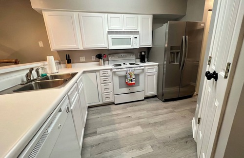 Pawleys Island Condominio | Relaxing 2BD True Blue Golf Resort 4 Pools & Spas, Large Balcony, 3 min to Beach