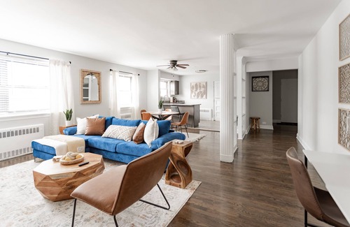 Rogers Park Apartamento | Relaxing 2BR Apartment in Lively West Rogers Park