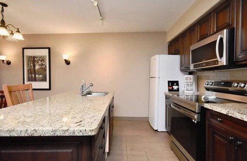 Oro-Medonte Condominio | Relaxing 2BR Retreat at Carriage Hills