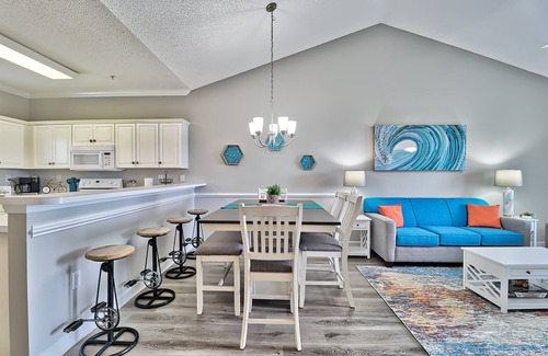 Carolina Forest Apartamento | Relaxing 2BR Unit with Pool View
