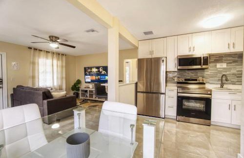 Central Fort Lauderdale Apartamento | Relaxing 3 Bedroom House-Close to Beaches and Airport!