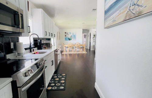 Lake Sarasota Casa | Relaxing 3BD/2BA Gateway. Near Siesta Beach!!