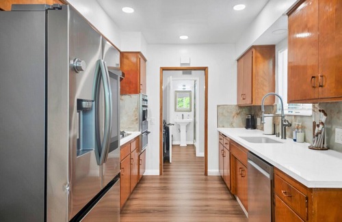 Monrovia Casa | Relaxing 3BR Near DTLA, Shops, & Parks #TravelSGV