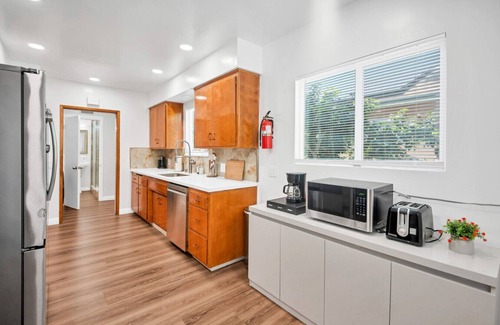Monrovia Casa | Relaxing 3BR Near DTLA, Shops, & Parks #TravelSGV
