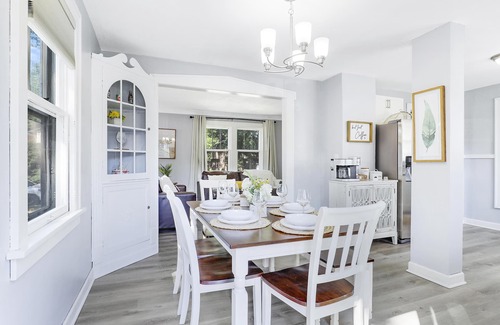 Minneapolis Casa | Relaxing 4-bedroom With A Nice Deck & Grill — Close to U of M