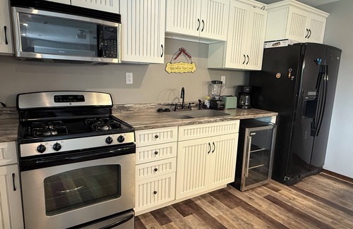 Sioux Falls Casa | Relaxing 4-bedroom Retreat with Cozy Patio in Sioux Falls & 2 full kitchens
