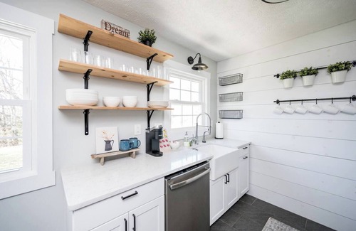 Lynchburg Casa | Quaint | 4Bdrm |Near LU by Saydrajanes Properties