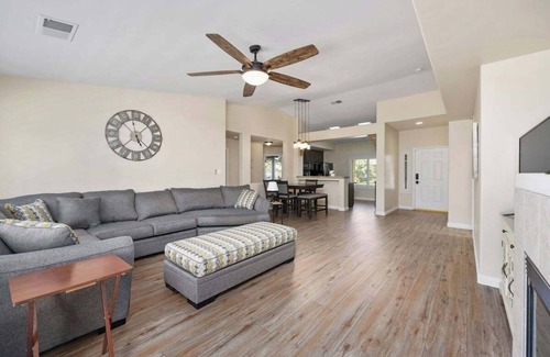 Greenacres Casa | Relaxing 4BR 2BA Sleeps 8 Family Friendly