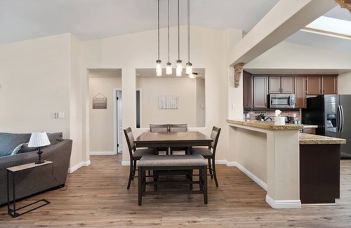 Greenacres Casa | Relaxing 4BR 2BA Sleeps 8 Family Friendly