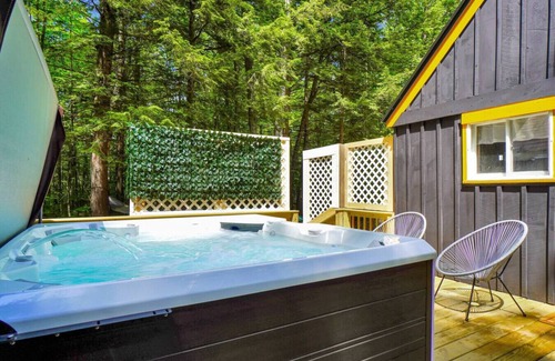 Denmark Chalet De Esquí | Relaxing A-Frame with Hot Tub and Lake Access
