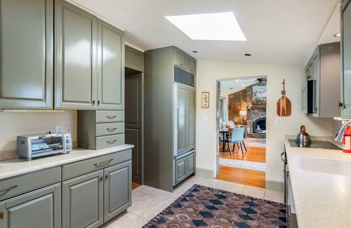 Aldie Casa | Relaxing Aldie Retreat, with Fireplaces and Pool
