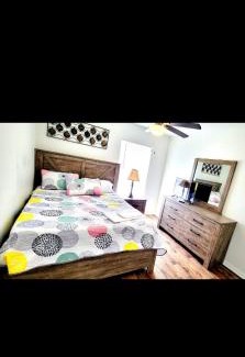 Ocala Casa | Relaxing and Comfortable Bedroom shared bathroom