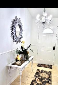 Ocala Casa | Relaxing and Comfortable Bedroom shared bathroom