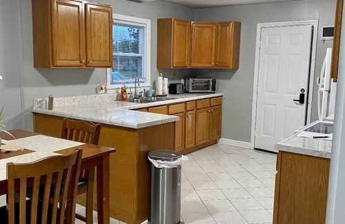 Fayetteville Casa | Relaxing at Redstone 3 Bedroom House