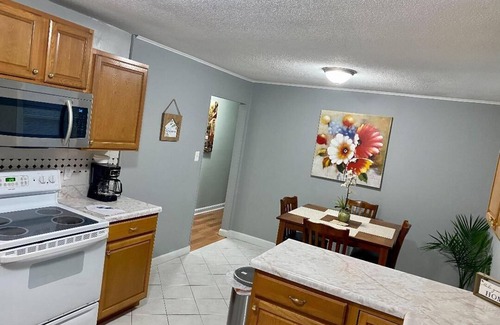 Fayetteville Casa | Relaxing at Redstone 3 Bedroom House