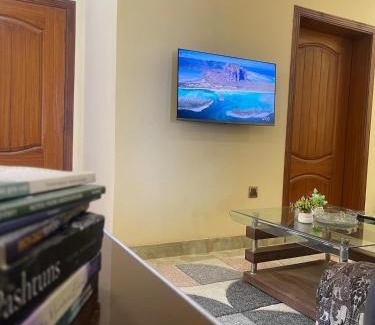 Multan Apartamento | Relaxing Balcony Retreat in a Calm Neighborhood with Self Check In