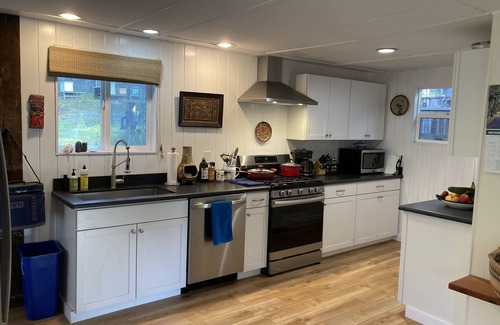 Bodega Bay Cabaña | Relaxing Beekeeper's Cottage with hot tub
