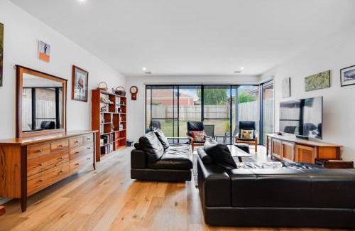 Bentleigh Casa | Relaxing Bentleigh Executive Family Getaway