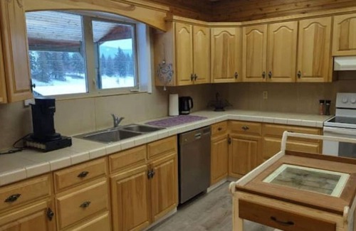 Sorrento Casa | Relaxing Blue House on the Farm, 6 minutes from the hwy 1!