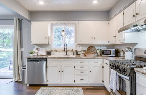 Blue Springs Casa | Relaxing Blue Springs Escape 3BR w/ Outdoor Space