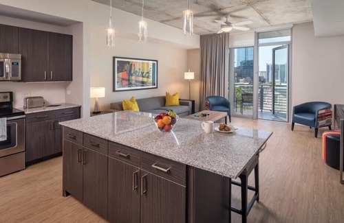 Civic District Condominio | Wyndham Austin - 2 habitaciones de lujo