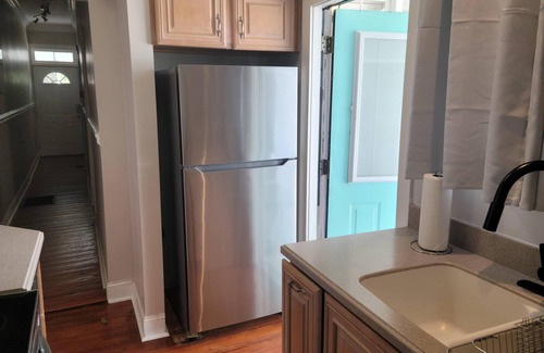 Eastside Condominio | Relaxing Condo in Beautiful Downtown Savannah with POOL!