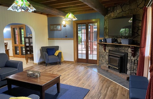 Booroobin Casa | Relaxing country retreat. Great for families and large groups.
