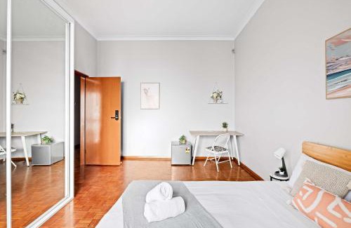 Belmore Casa | Relaxing Double Room in Belmore - Convenient Stay Near Shops - Shared Bathroom