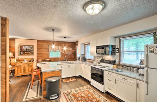 Sybertsville Casa | Relajante Eagle Rock Resort Home - 1 cuadra del lago!